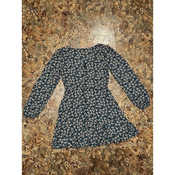 Francesca’s Mi ami Women’s Dress Size Medium Keyhole Long Sleeve Green Floral - Picture 3 of 11